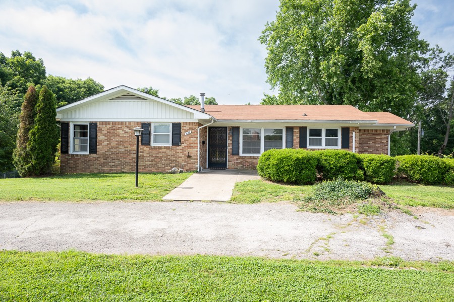Brick ranch home at 631 W South Street, Neosho